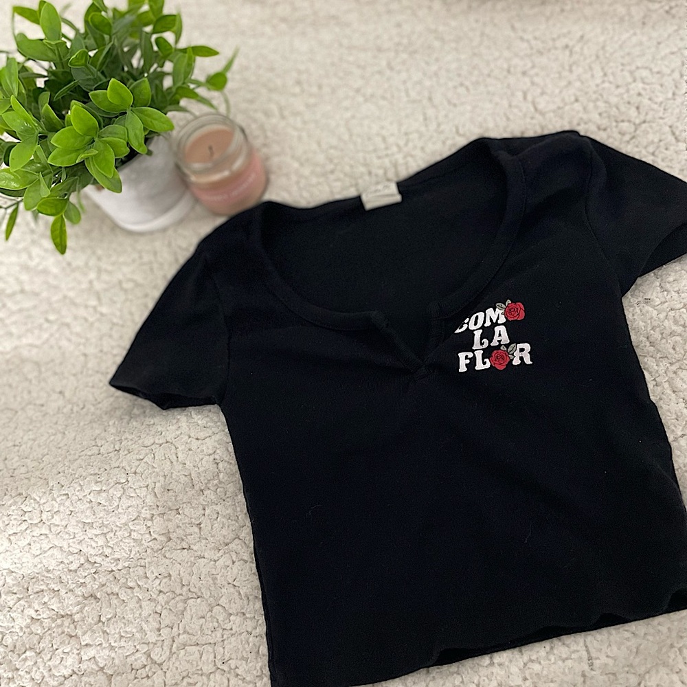 Vibe n’ size S Como La Flor black slitted cropped top